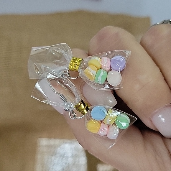 🔥LAST PAIR🔥 Bag of Macarons Drop Earrings - Picture 4 of 4